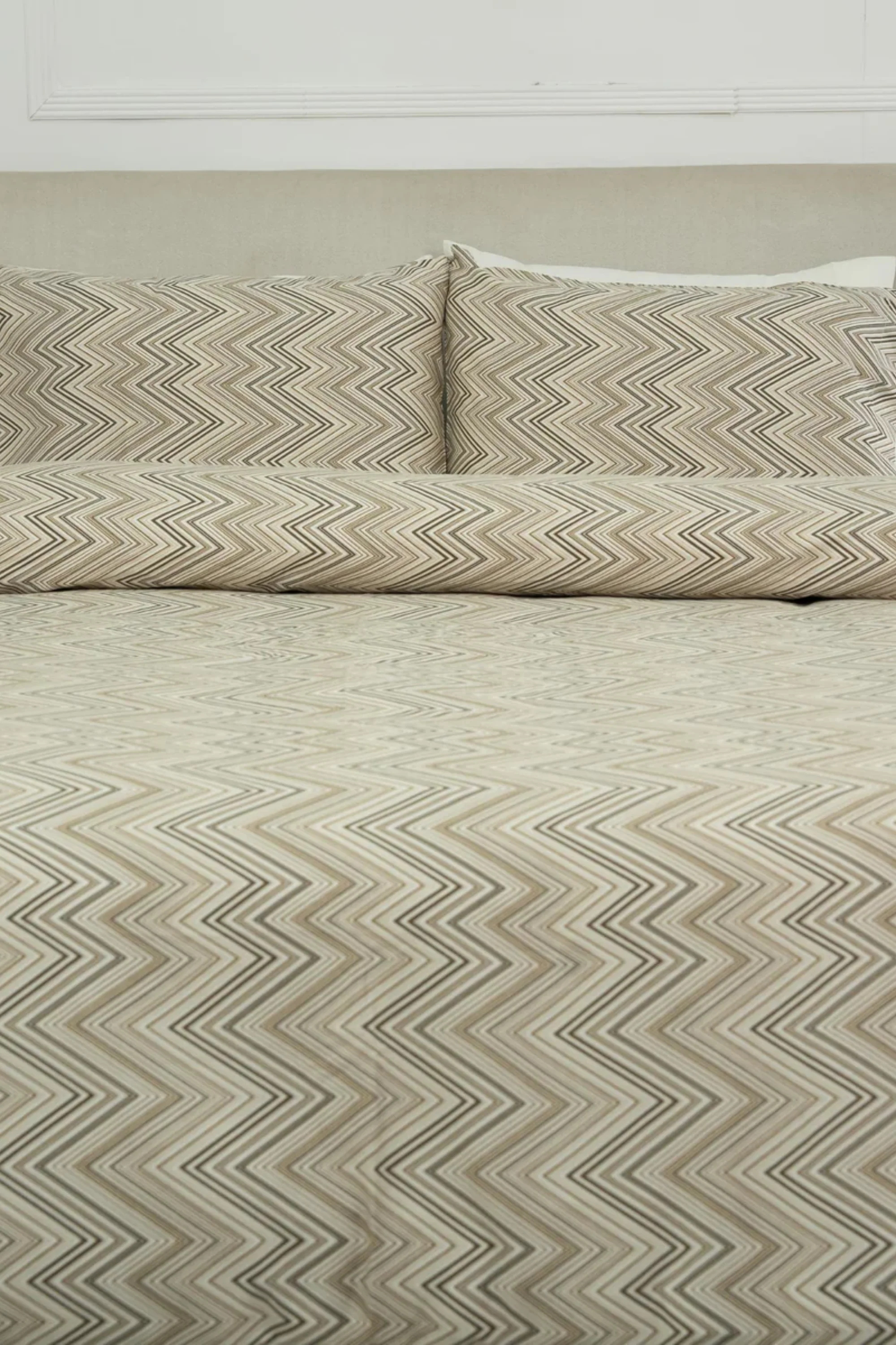 Zyra Bed Sheet Set - Image 3